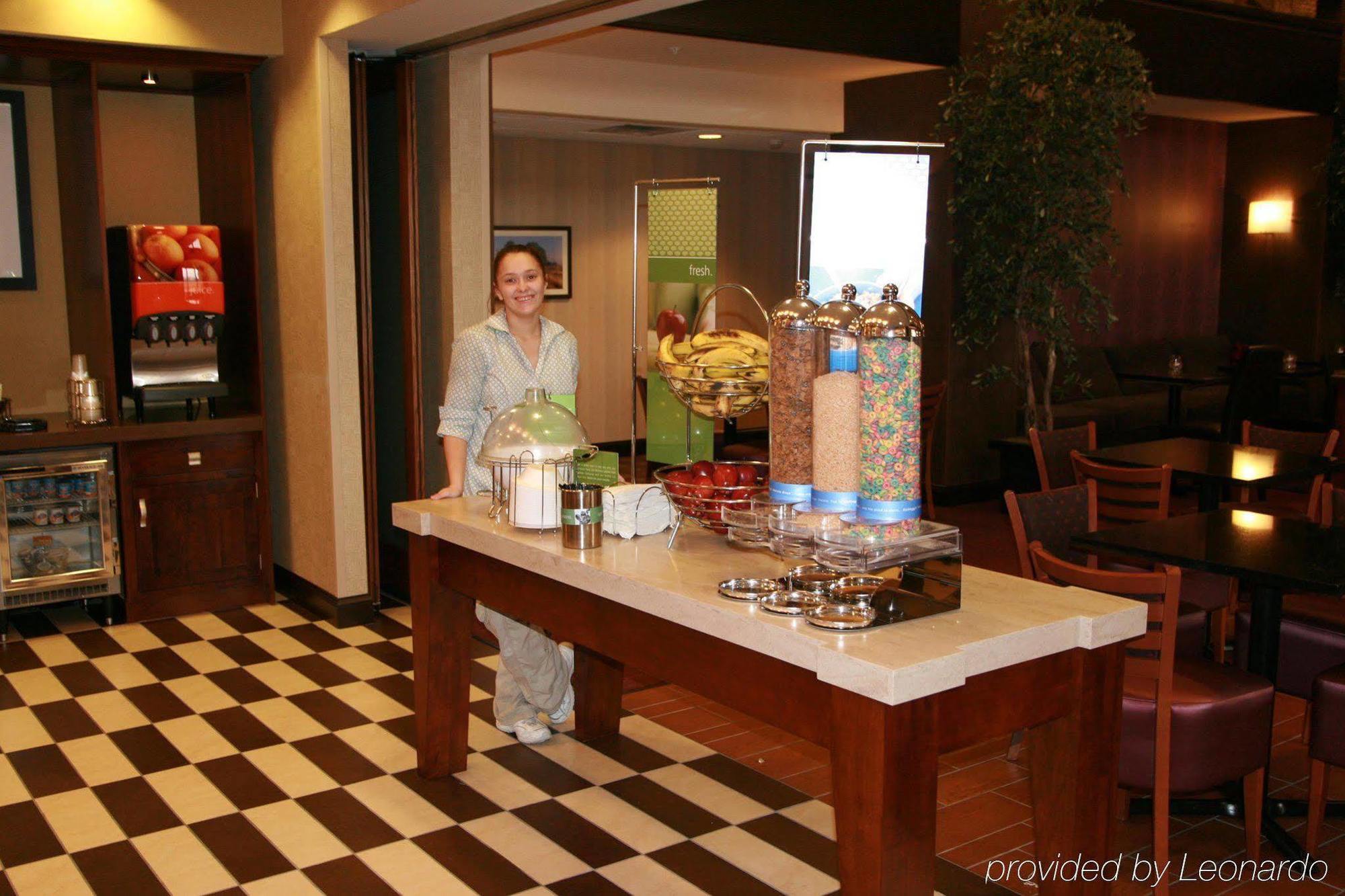 Hampton Inn & Suites Marshalltown Restoran gambar